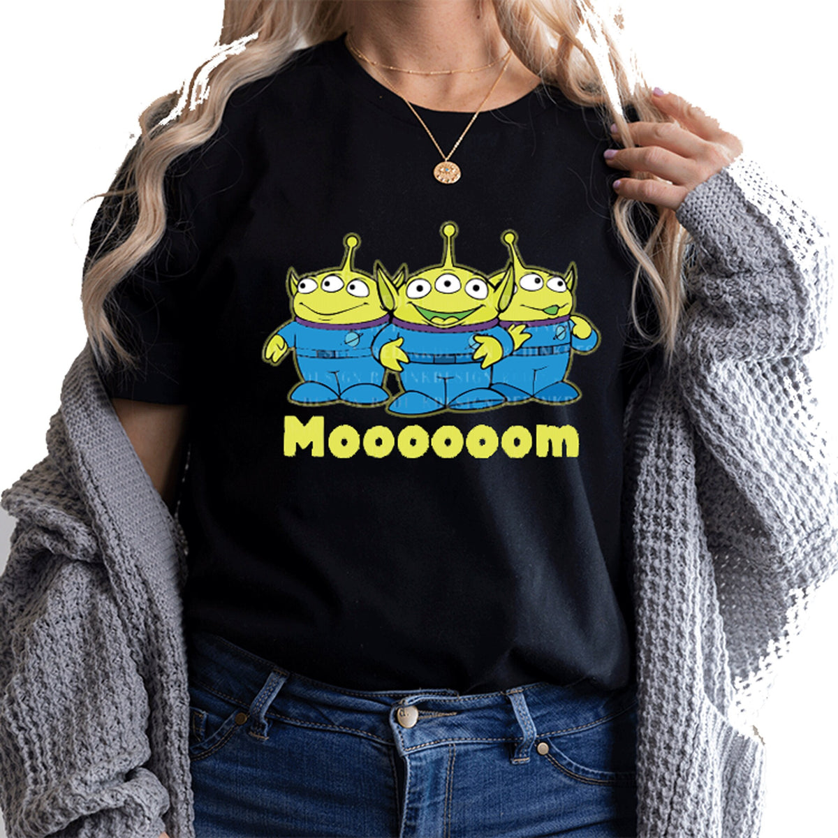 Alien Mom Shirt, Retro Alien Mom Shirt, Cute Alien Shirt, Alien Lover Shirt, Alien Shirt for Women, Gift for Mom, Mom Shirt